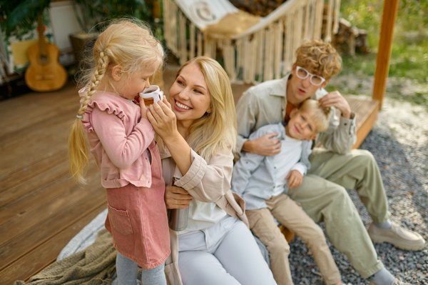 Quels sont les conseils pour un camping en bord de rivière avec des enfants?